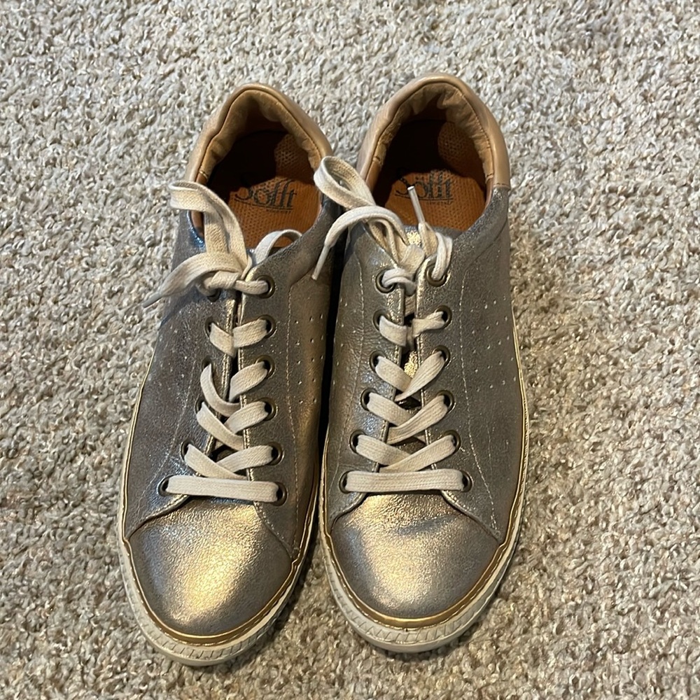 SÖFFT Arianna Gold Sneakers size 8